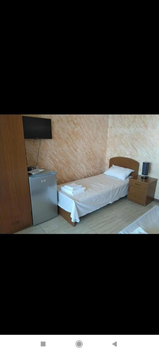 Geno Guest House Kvariati Oda fotoğraf