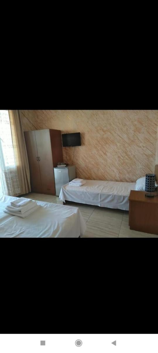 Geno Guest House Kvariati Oda fotoğraf