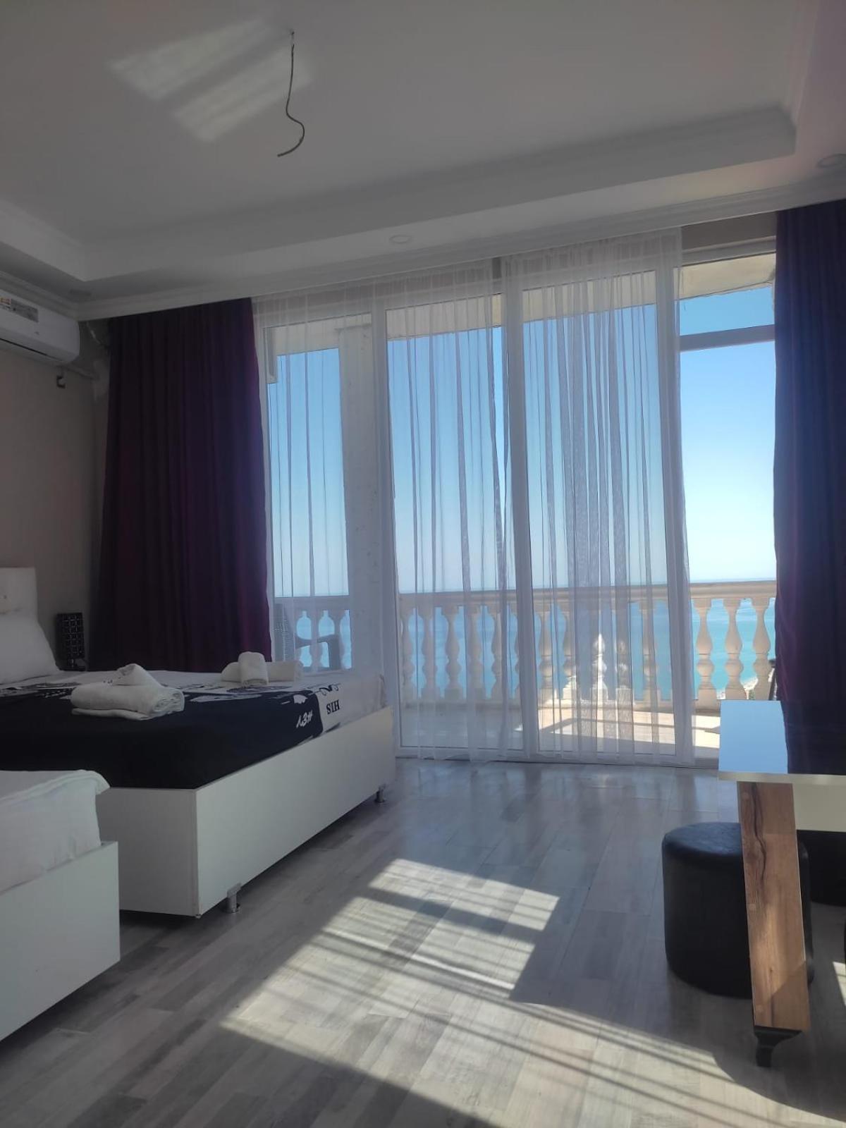 Geno Guest House Kvariati Oda fotoğraf